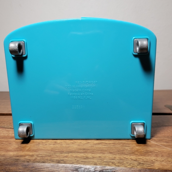 American Girl Truly blue hairstyling caddy missing a few things - Picture 9 of 10